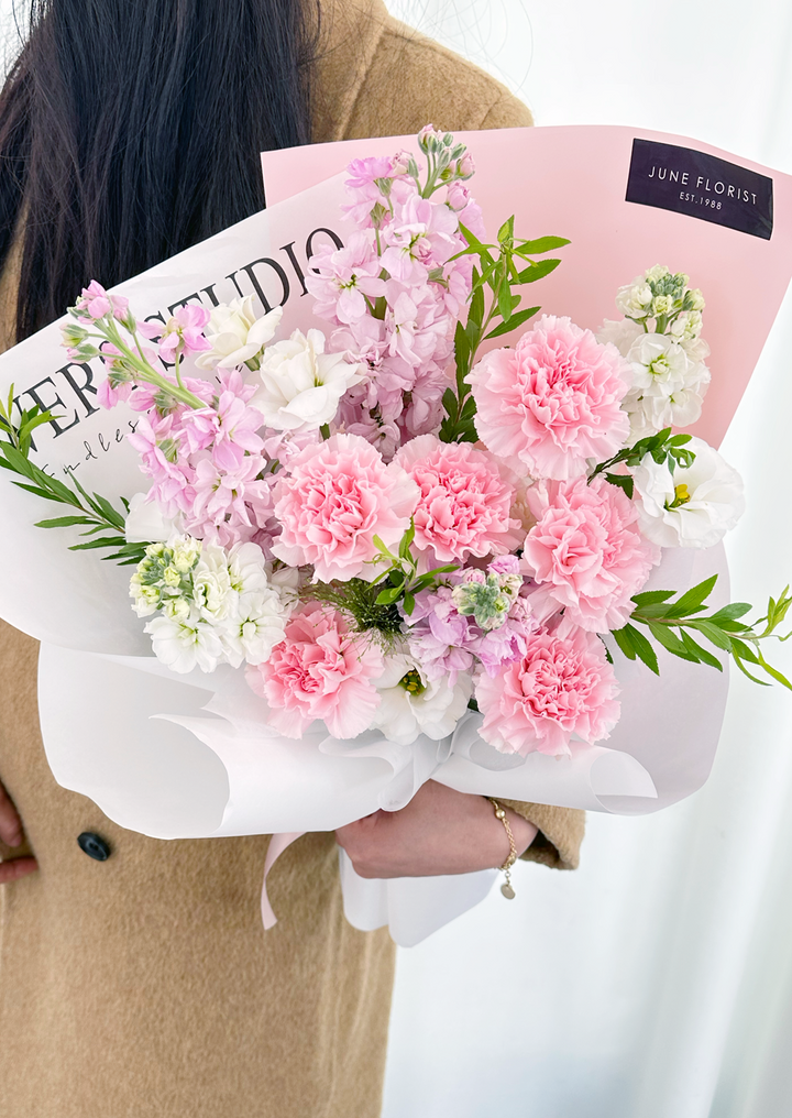 CARNATION BOUQUET 060