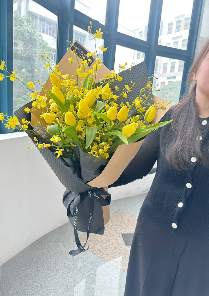 Tulip bouquet 121