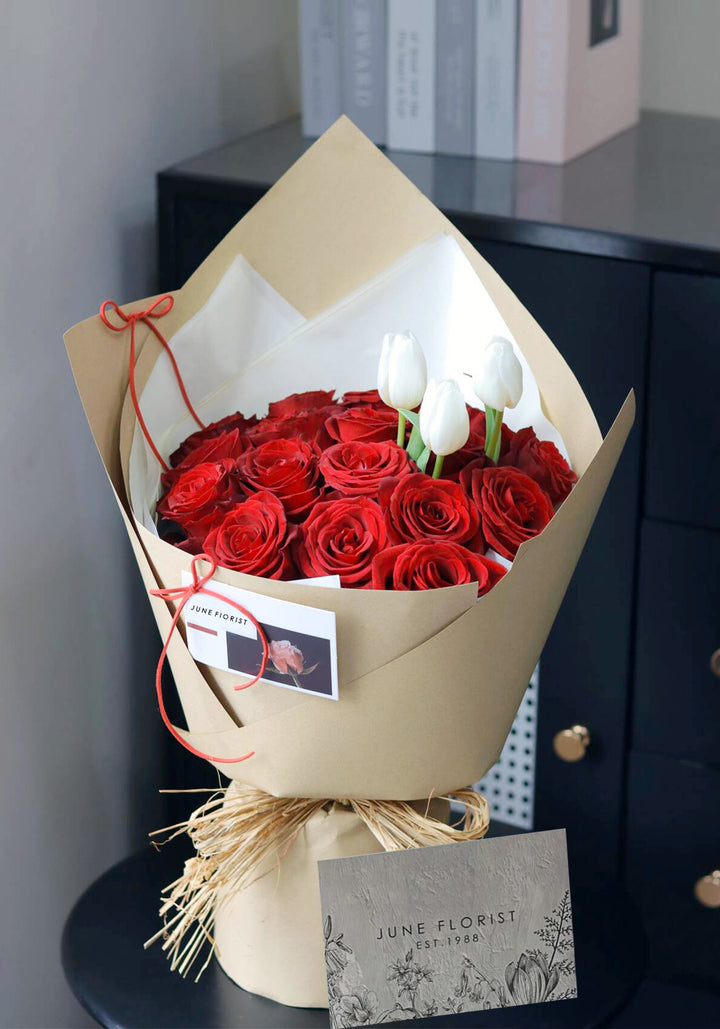 FLOWER BOUQUET ( Red Rose & Tulip) 053
