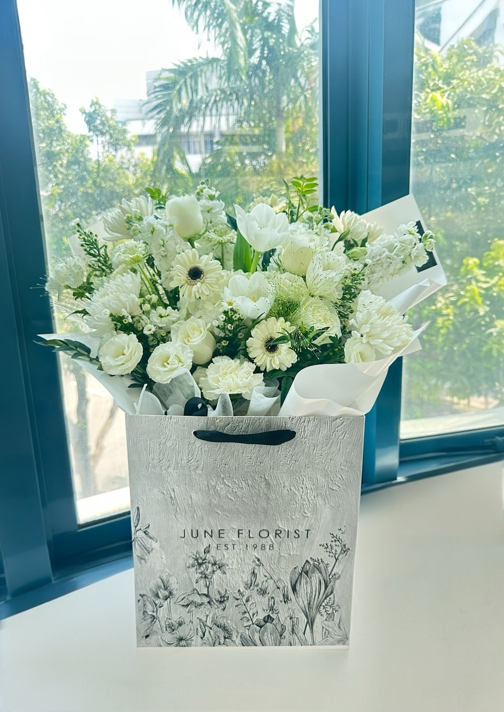 White hand bouquet 102