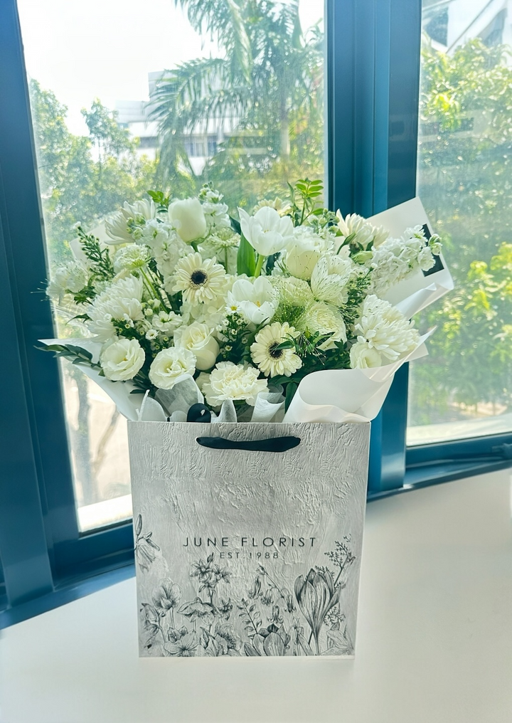 White hand bouquet 102