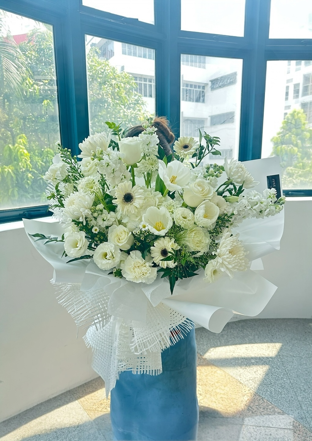 White hand bouquet 102