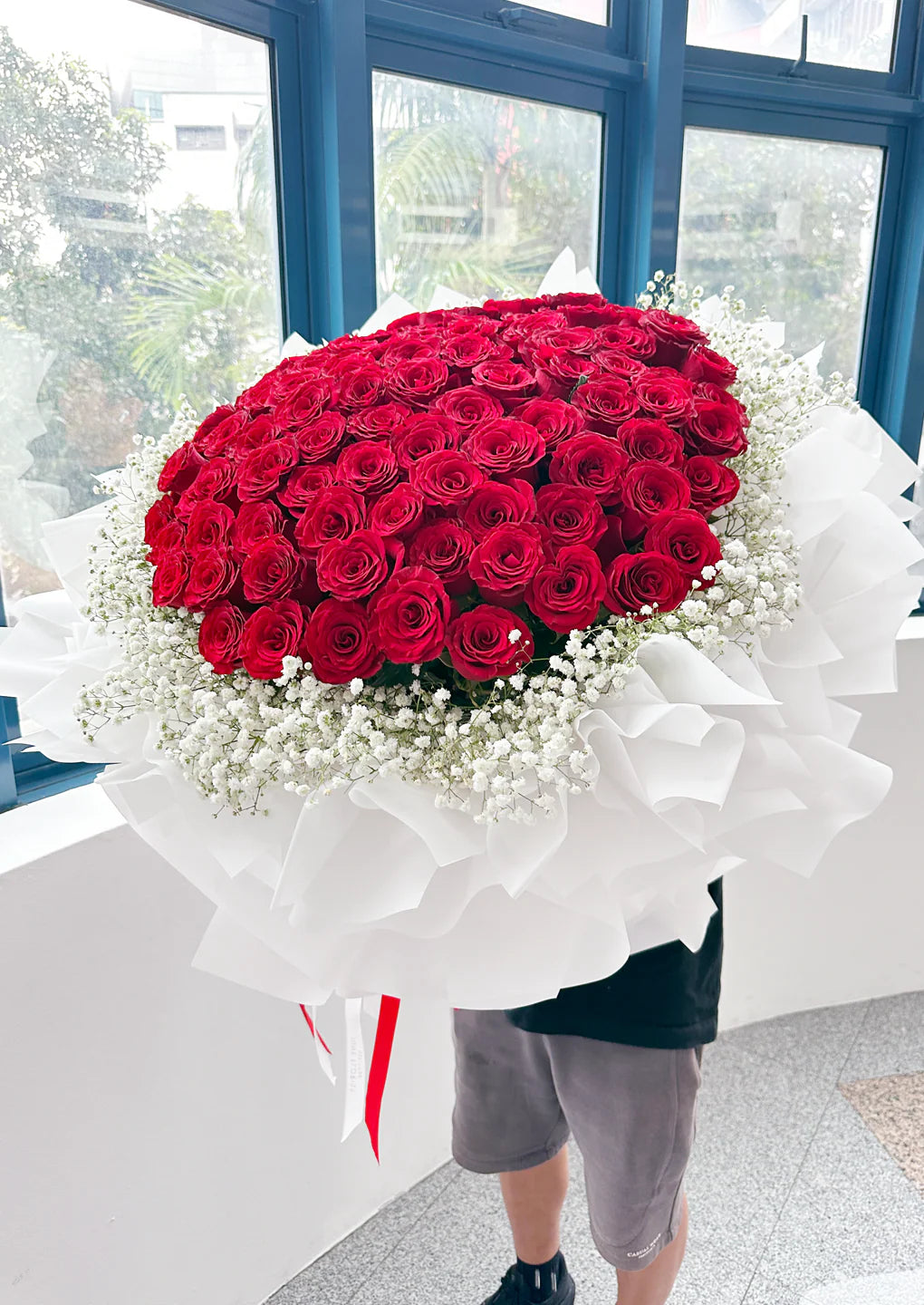 99 red roses