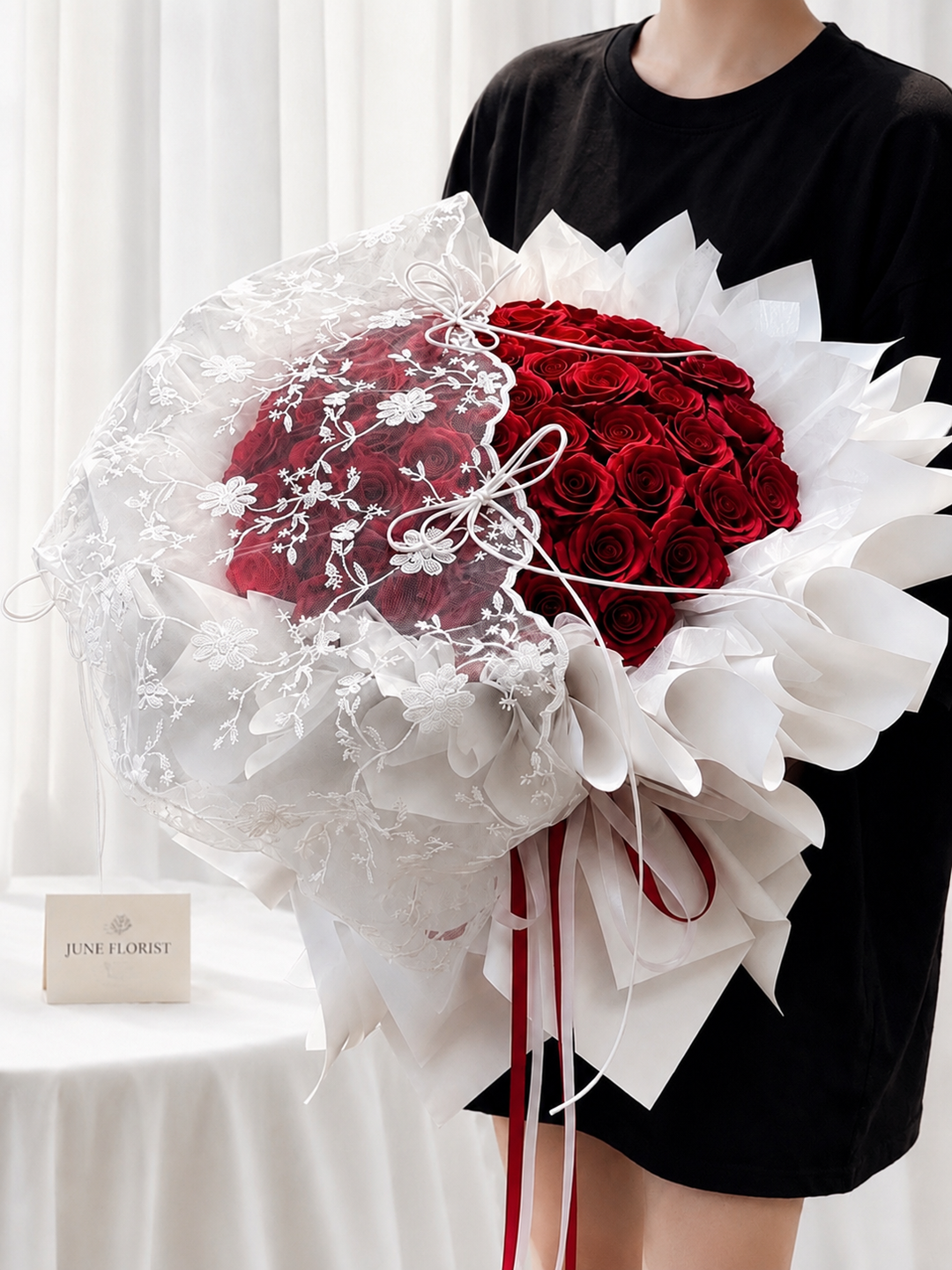 Rosé Lace – 52 Red Roses