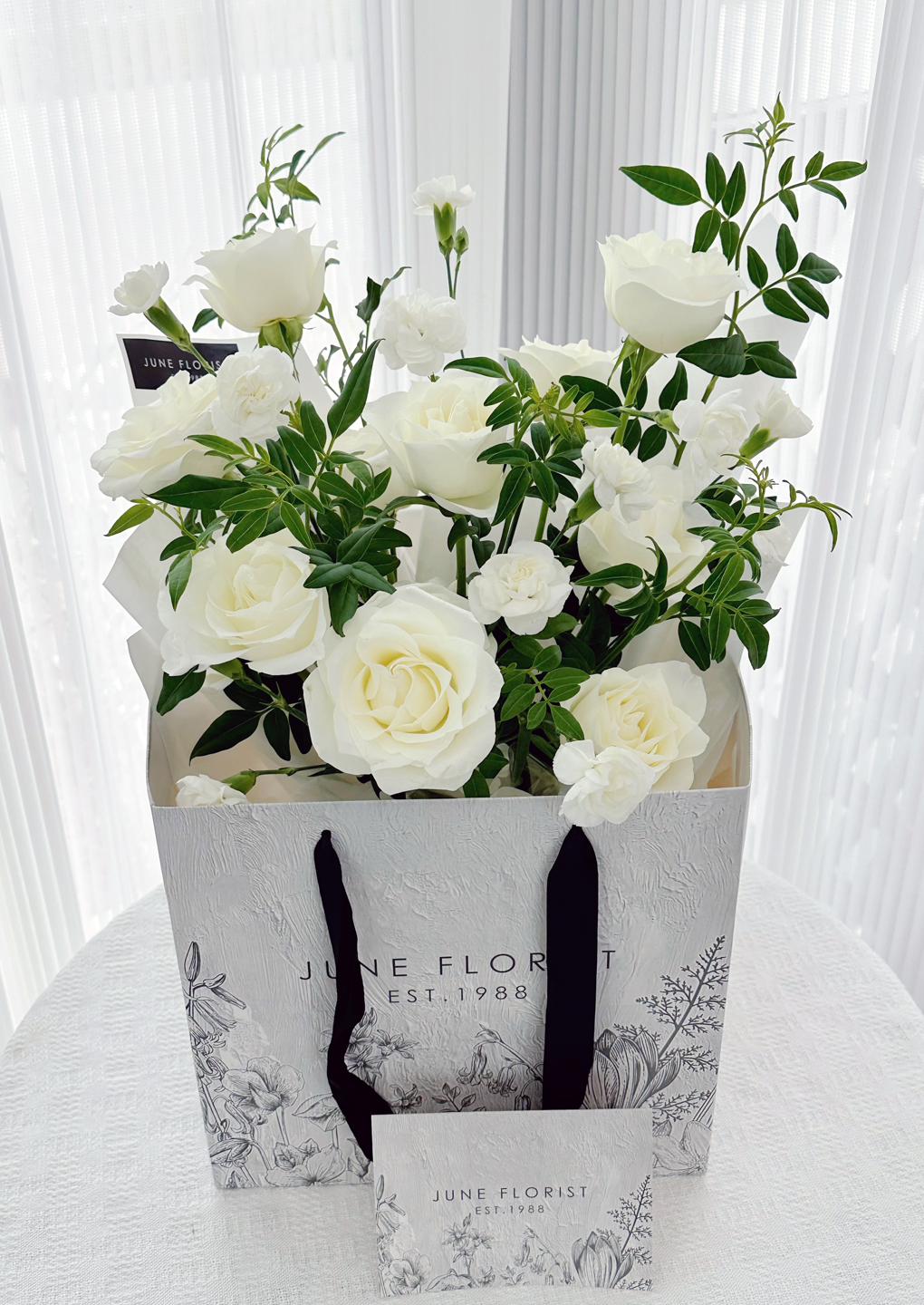 FLOWER BOUQUET (white rose) 033