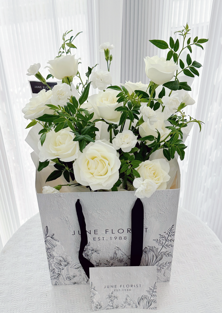 FLOWER BOUQUET (white rose) 033