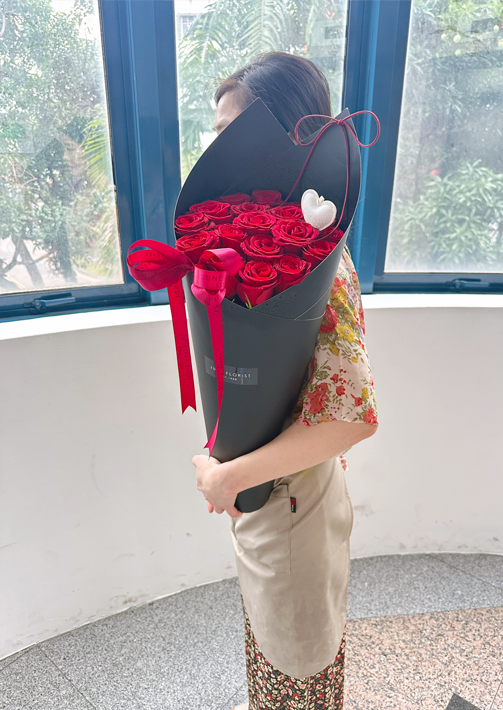 LOVE IN BLOOM 01 (18 Fresh Roses)